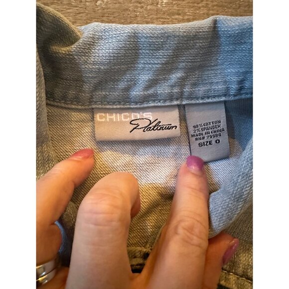 Chicos Platinum Denim Button-Down Sleeveless Vest Top Size 0 Light Wash Fitted S - Picture 2 of 7